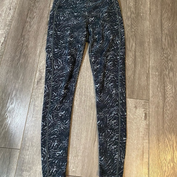 Athleta Chaturanga black zebra print leggings XS - Picture 4 of 7